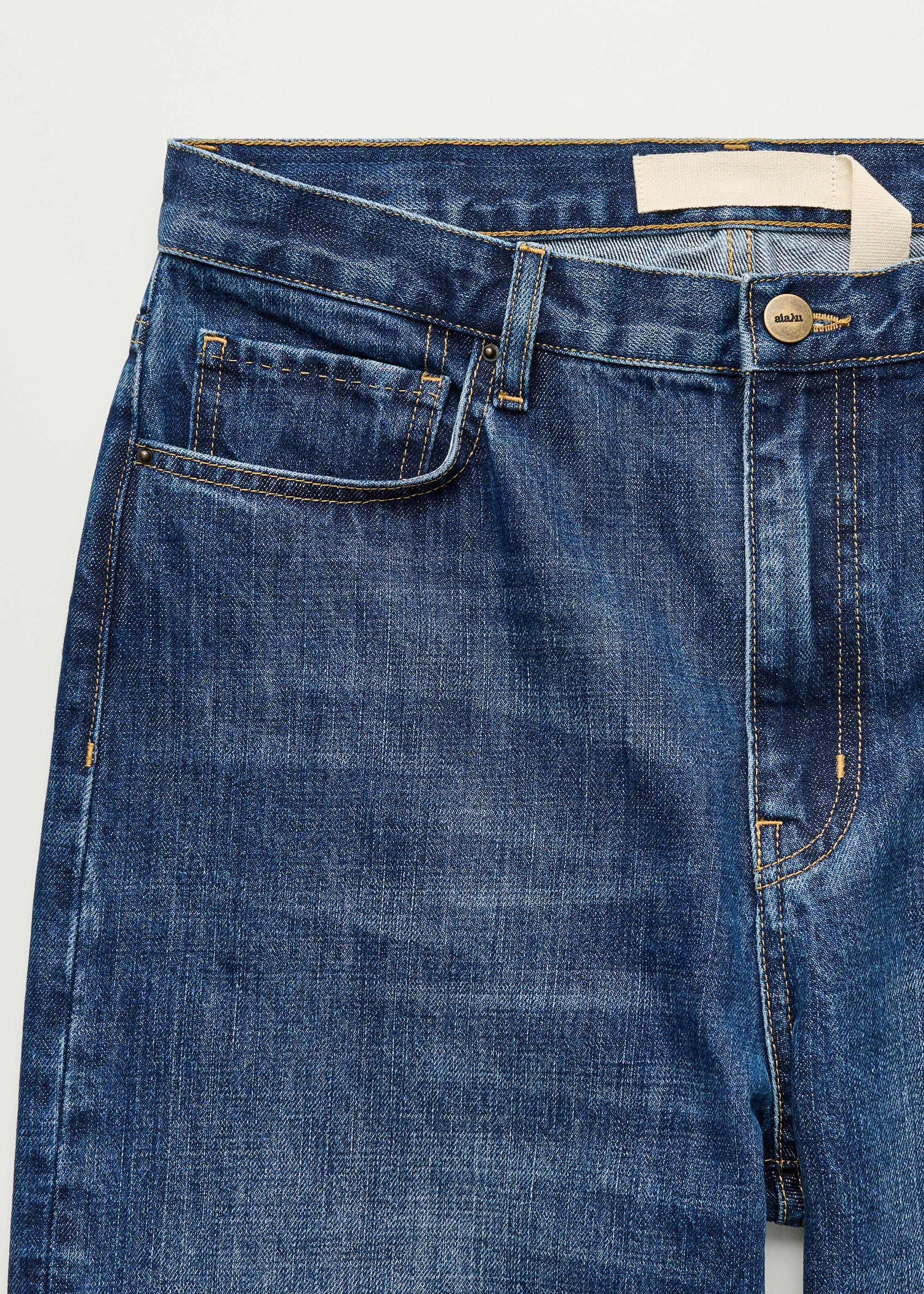 Collin midwaist relaxed jeans | Worn Blue Jeans aiayu