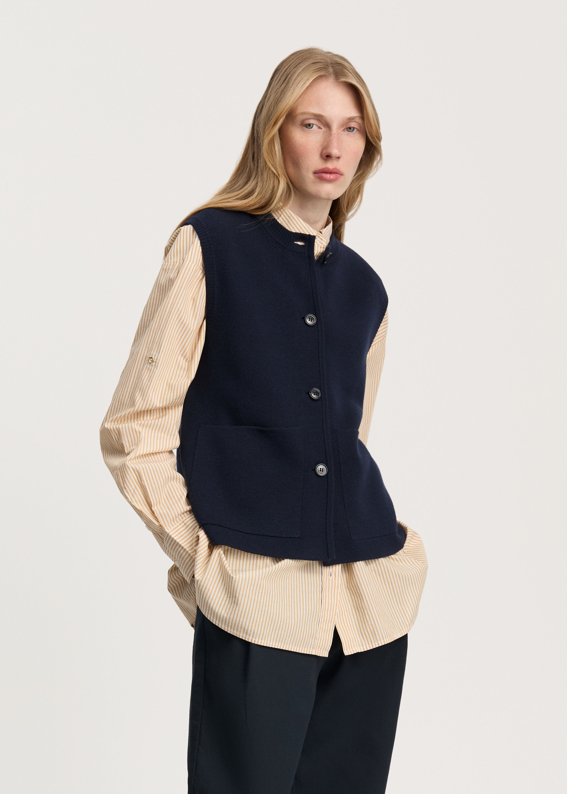 Elva vest – pure merino wool | Navy Vest aiayu