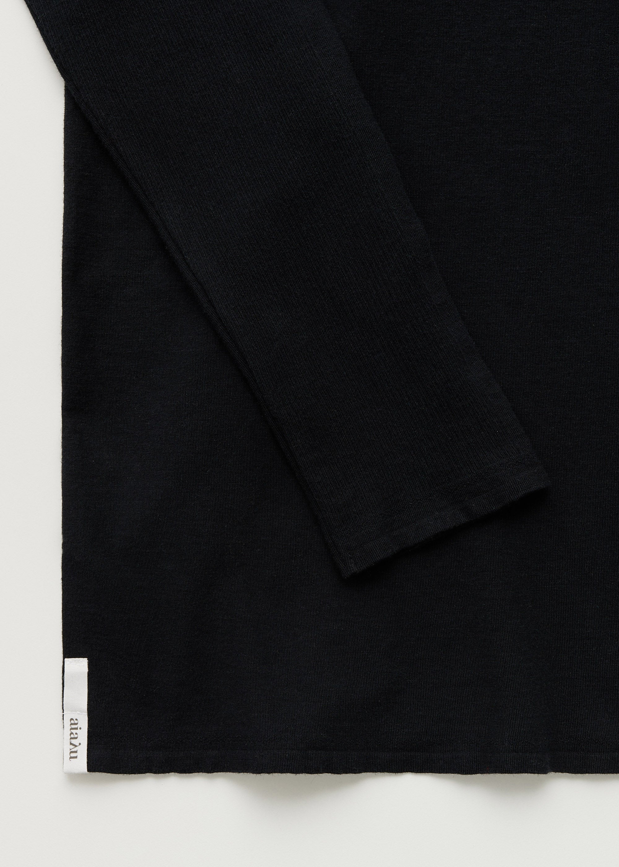 Gentle long sleeve – cashmere | Black Blouse aiayu