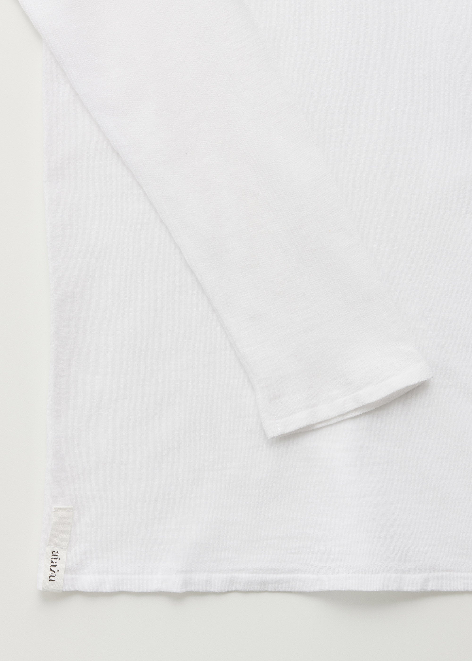 Gentle long sleeve – cashmere | White Blouse aiayu