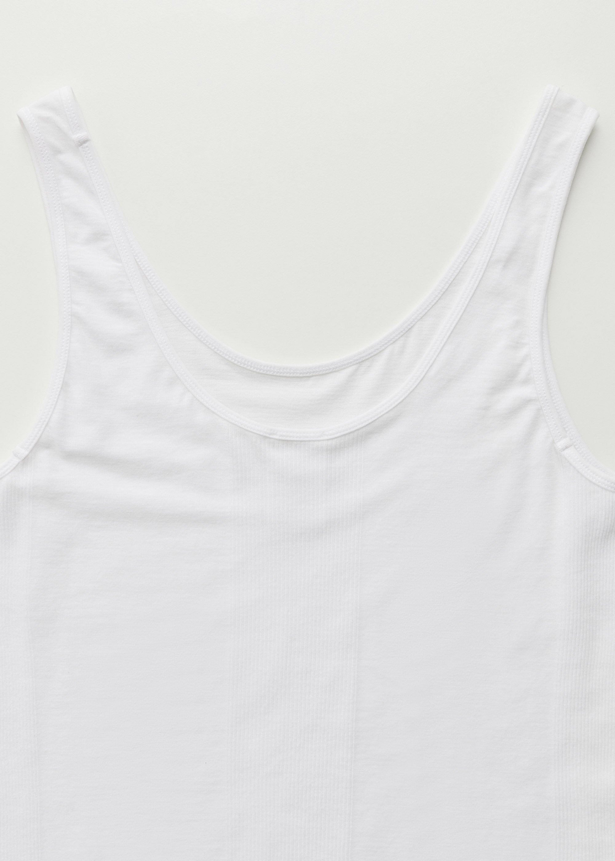 Gentle tank – cashmere | White Top aiayu