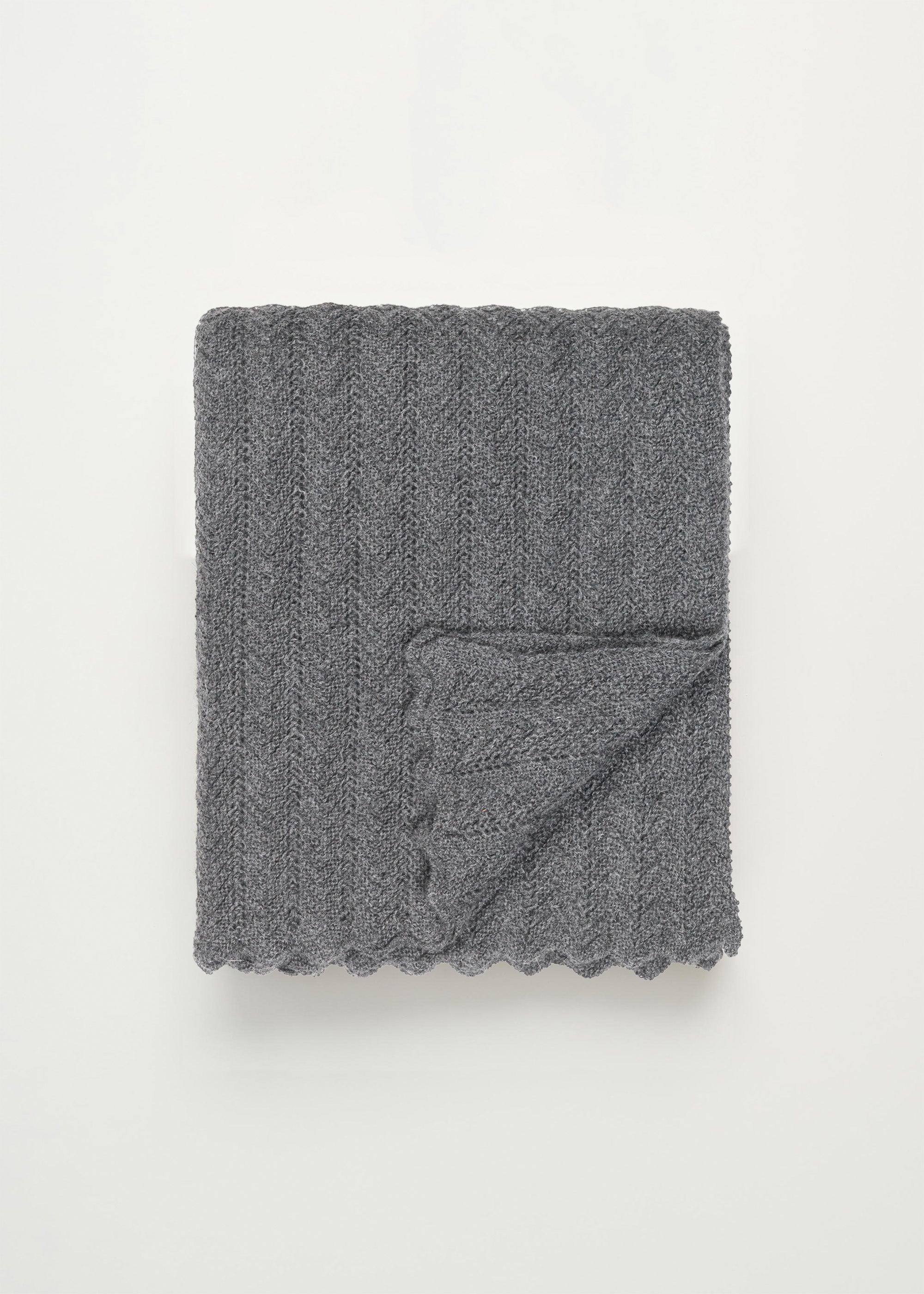 Hollie classic throw - 130x160 | Stormy Throw aiayu