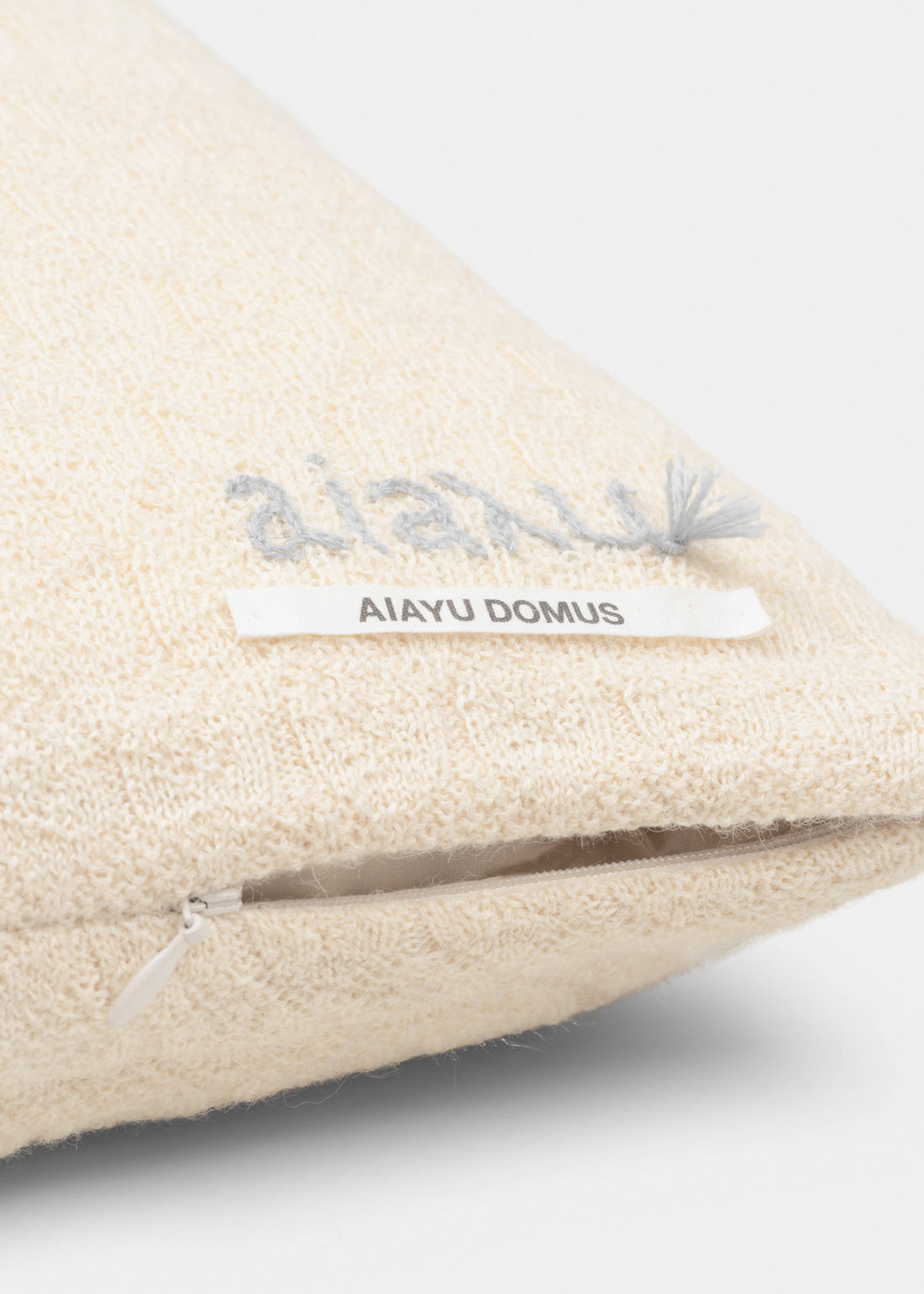 Raul llama wool pillow - 50x50 | Albicant aiayu.com
