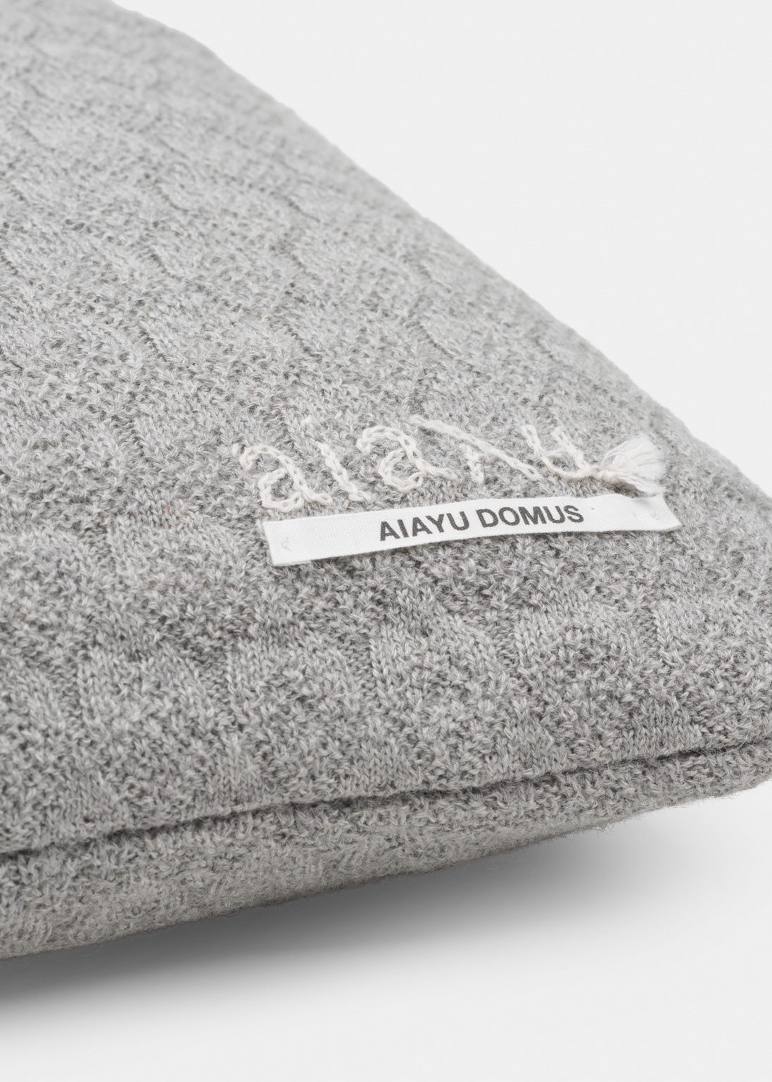 Raul llama wool pillow - 50x50 | Frost Grey aiayu.com
