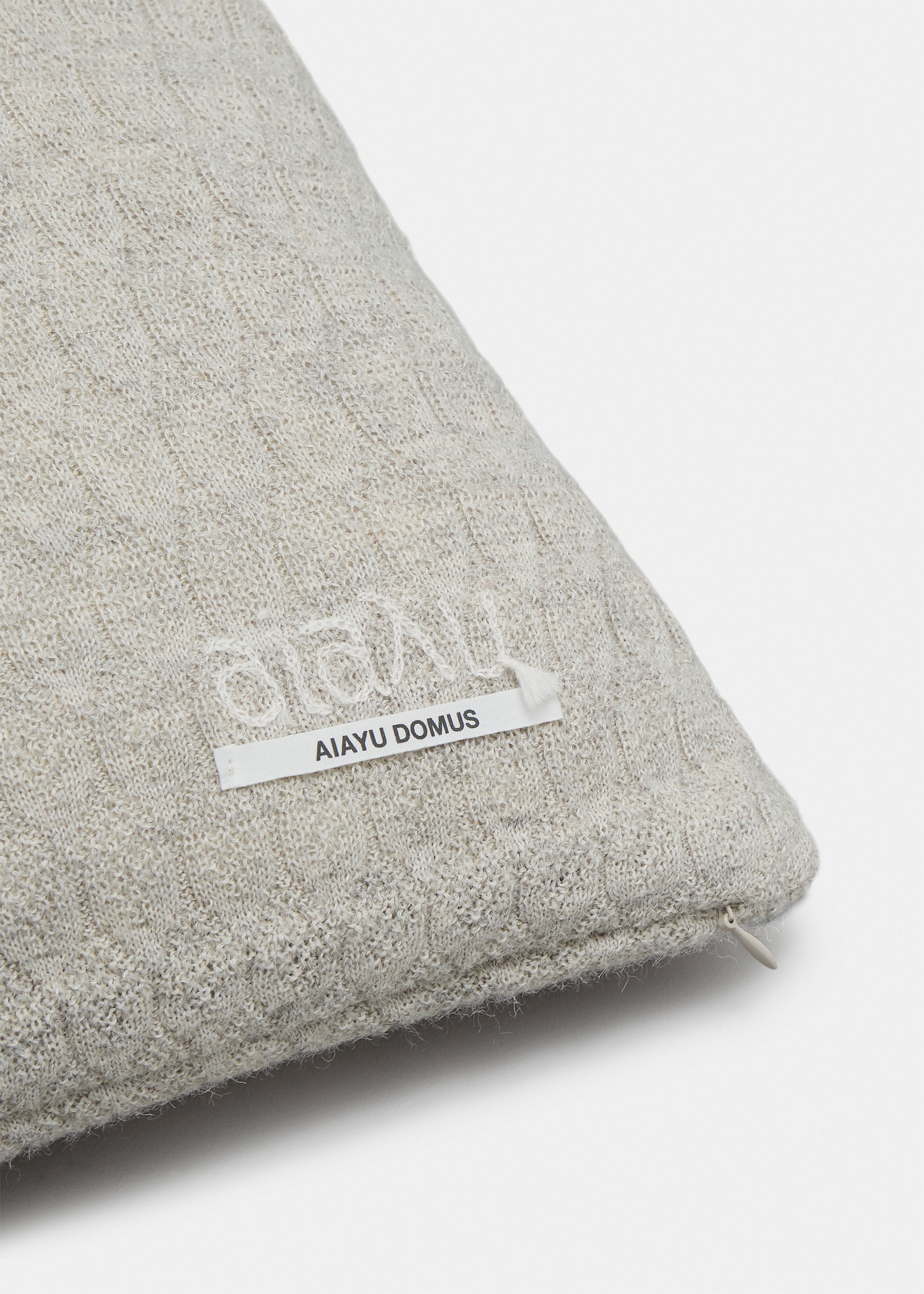 Raul llama wool pillow - 50x50 | Pure Bliss aiayu.com