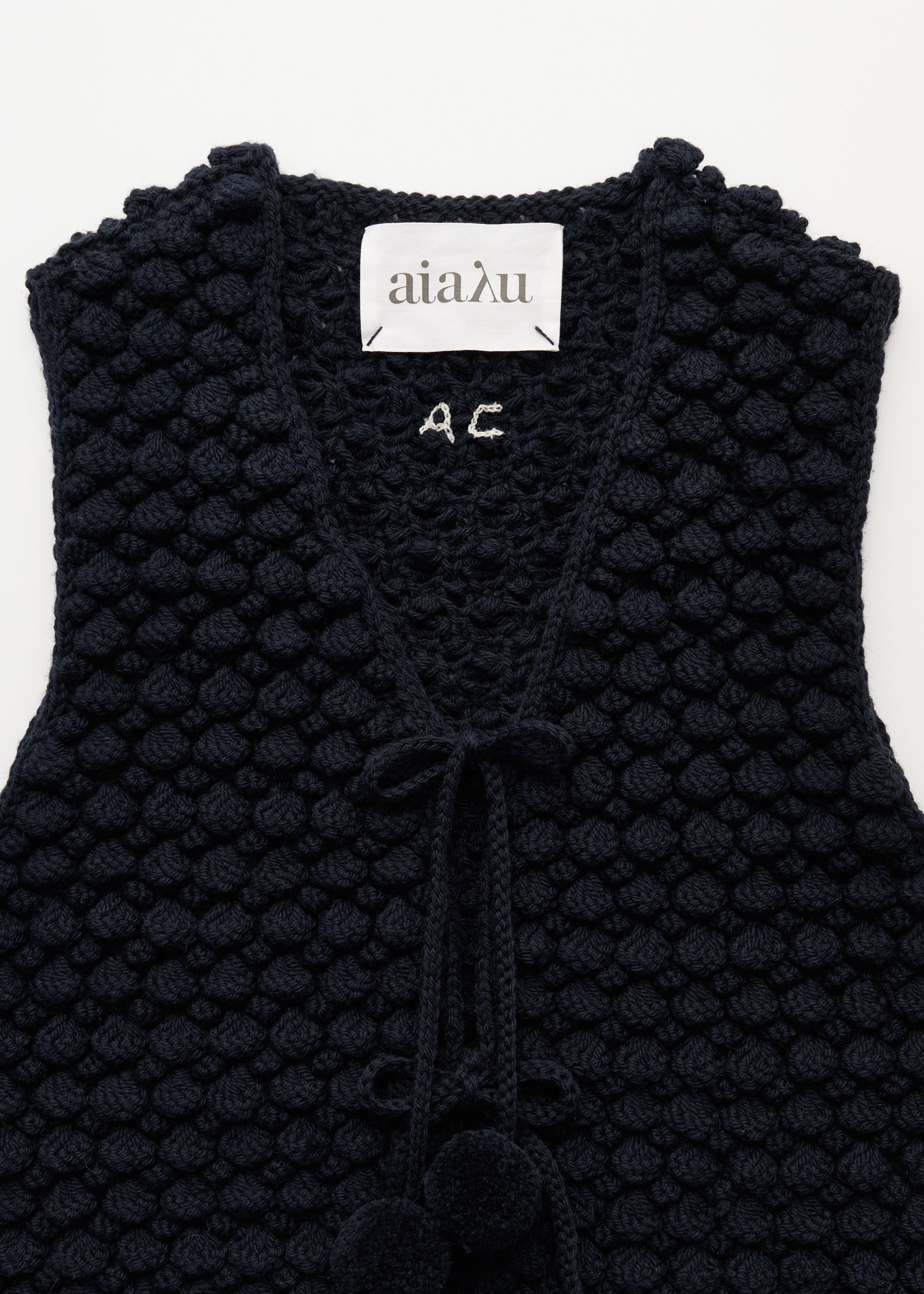 Ravi vest – highland wool | Black Navy Vest aiayu