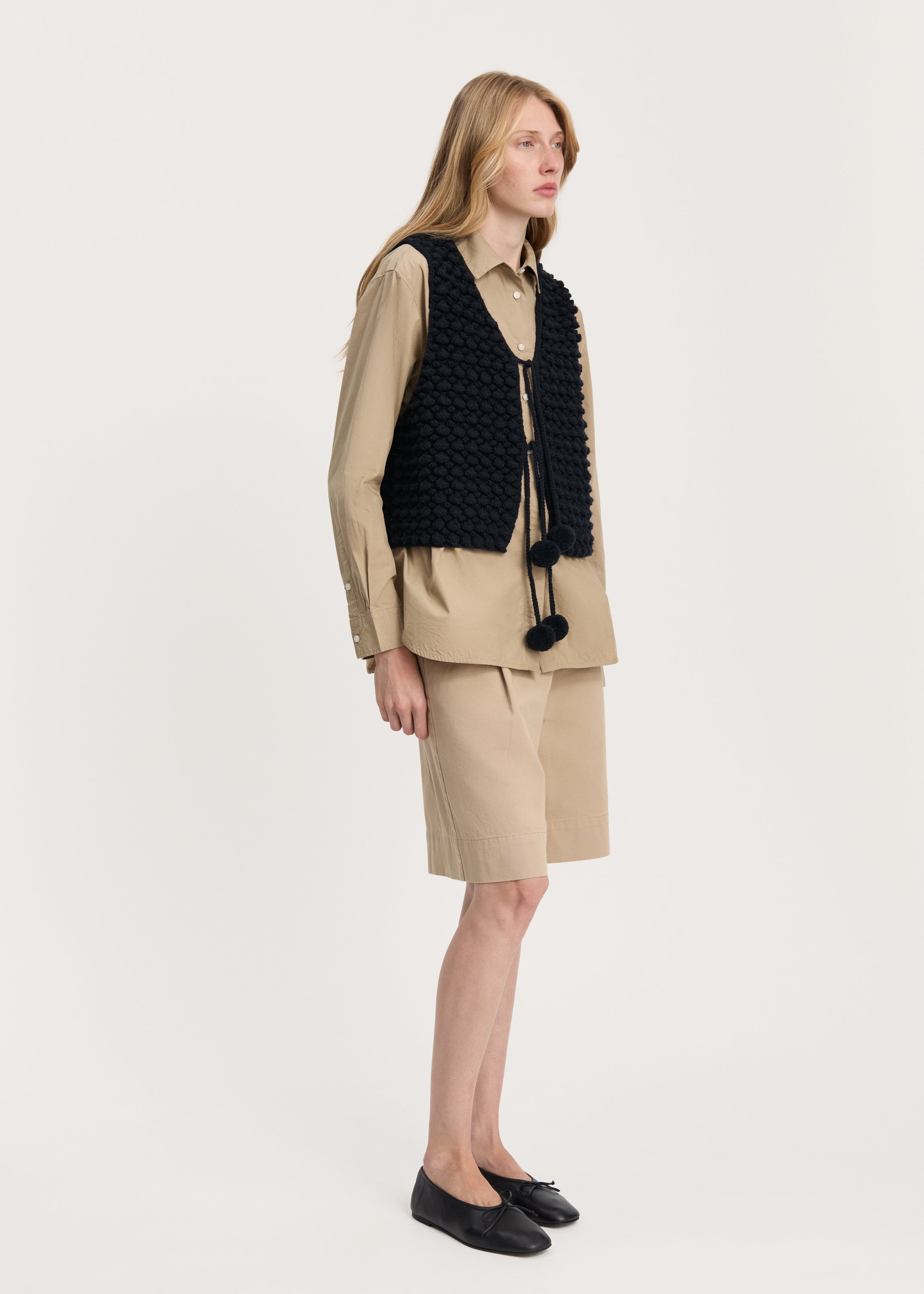 Ravi vest – highland wool | Black Navy Vest aiayu