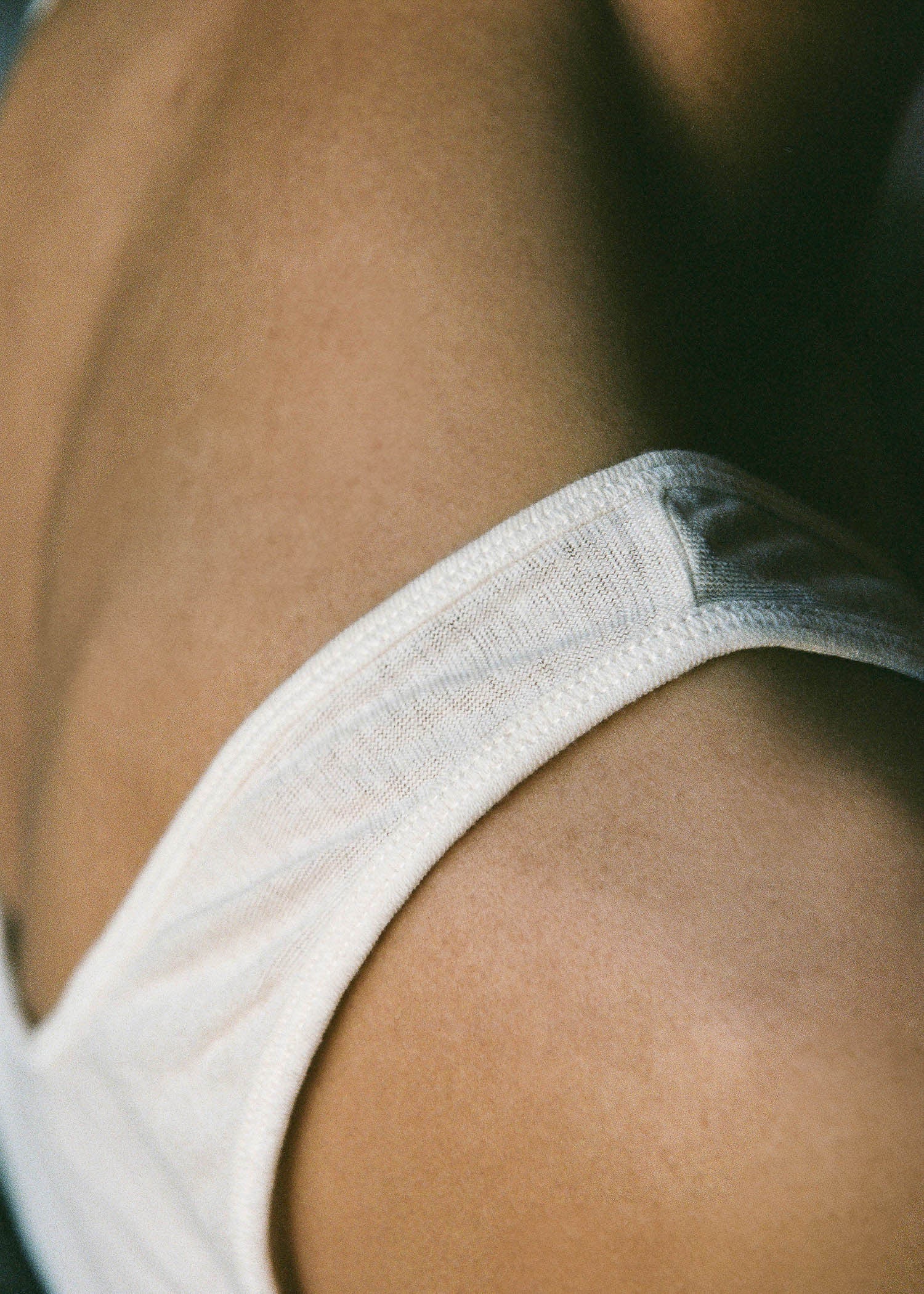 Gentle tank – cashmere | White Top aiayu