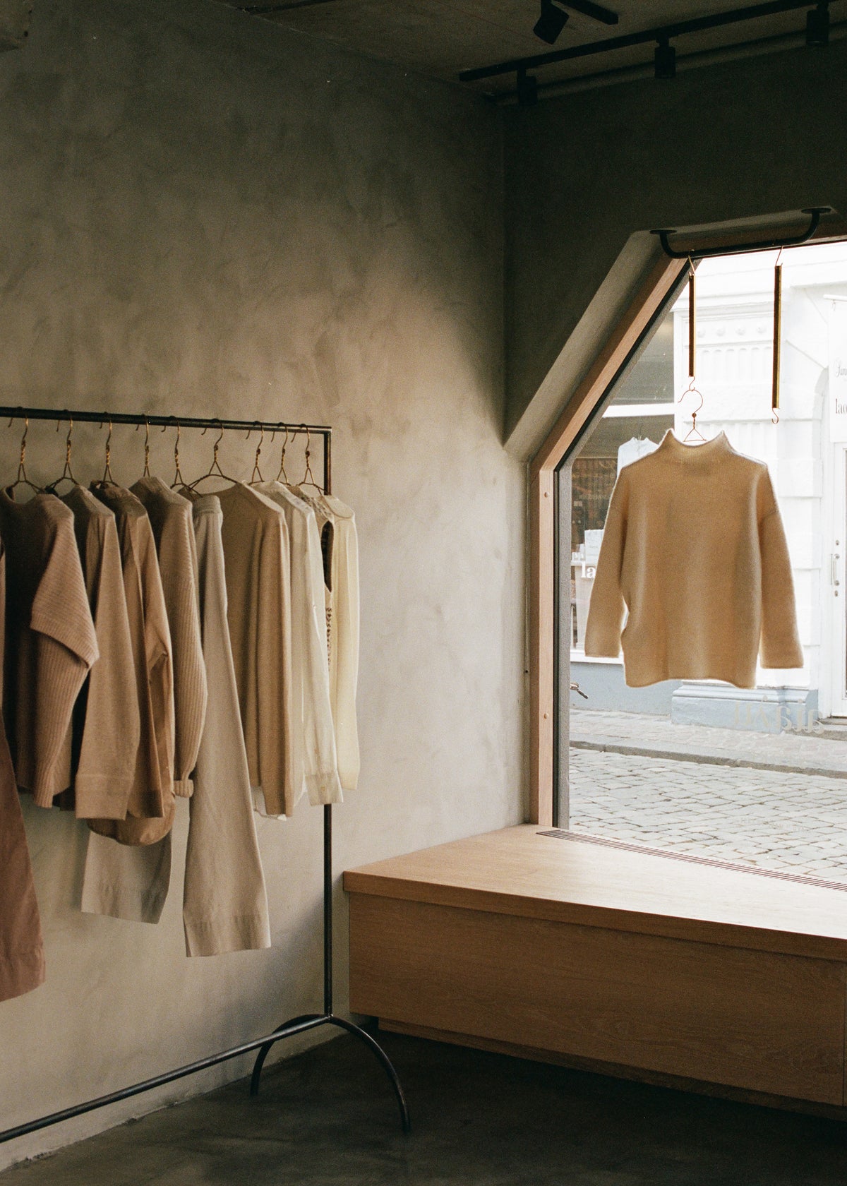 aiayu flagship stores