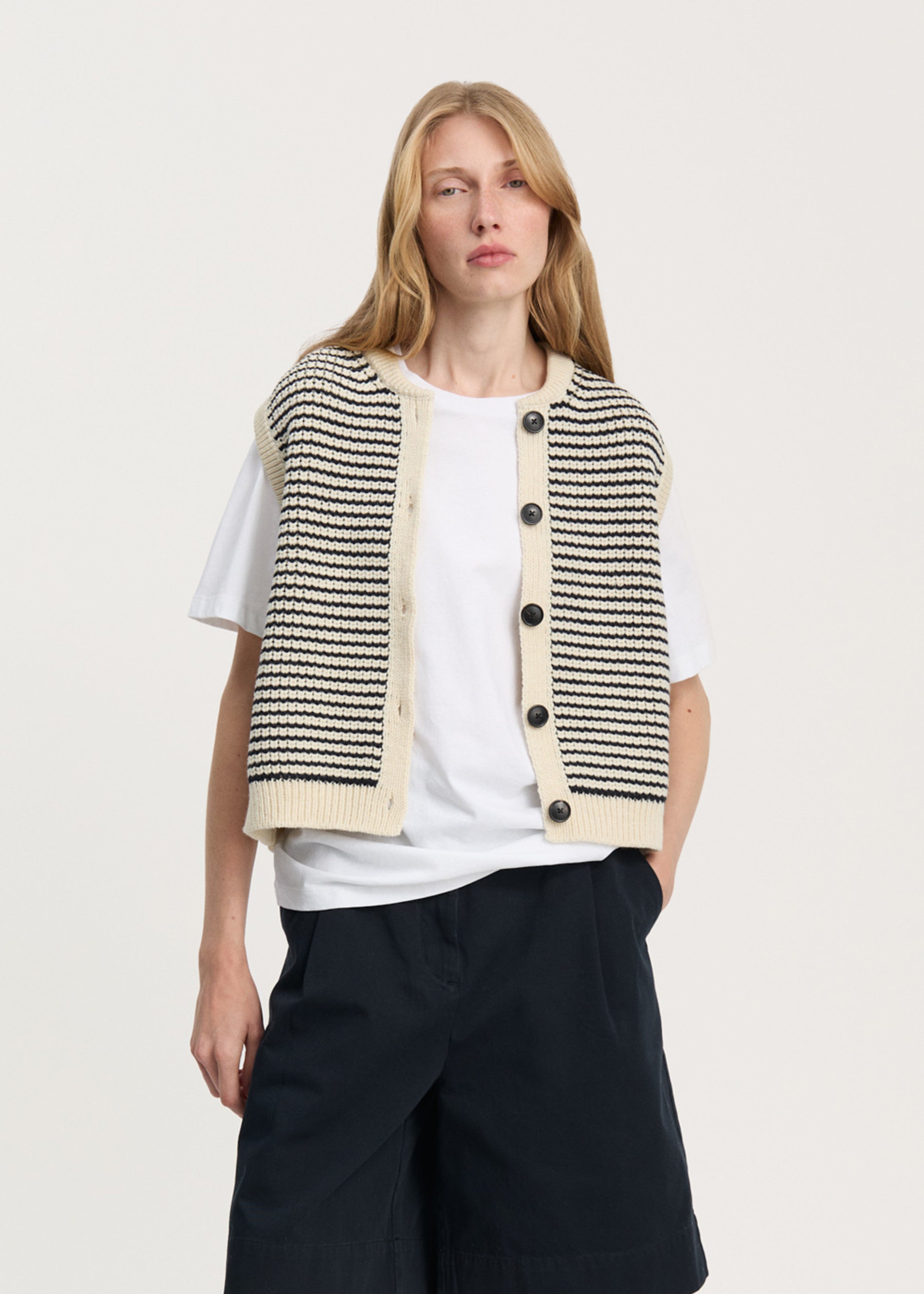 Asha vest – highland wool | Mix Black Navy Vest aiayu