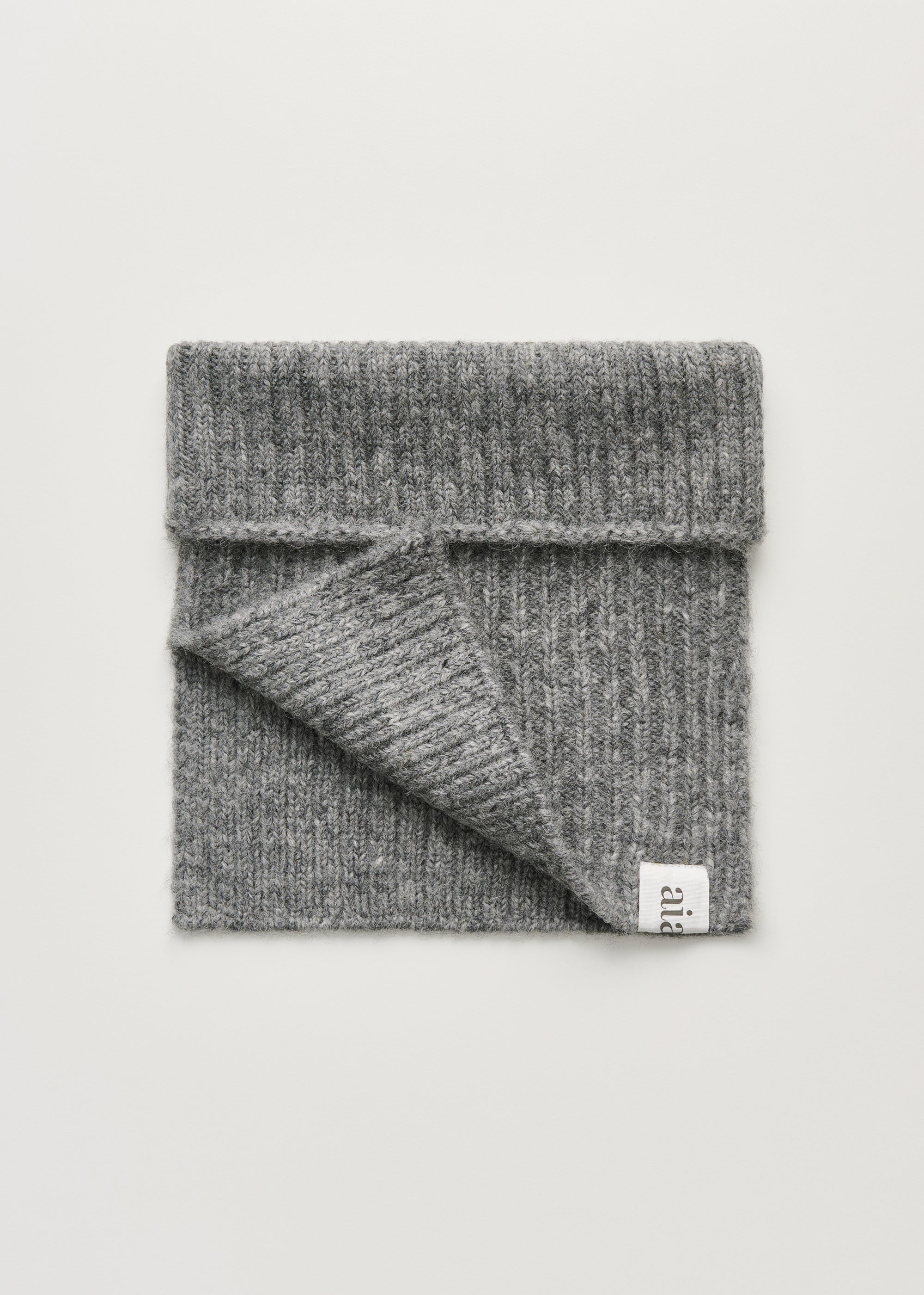 Nellie neck warmer – llama | Pure light grey Scarf aiayu