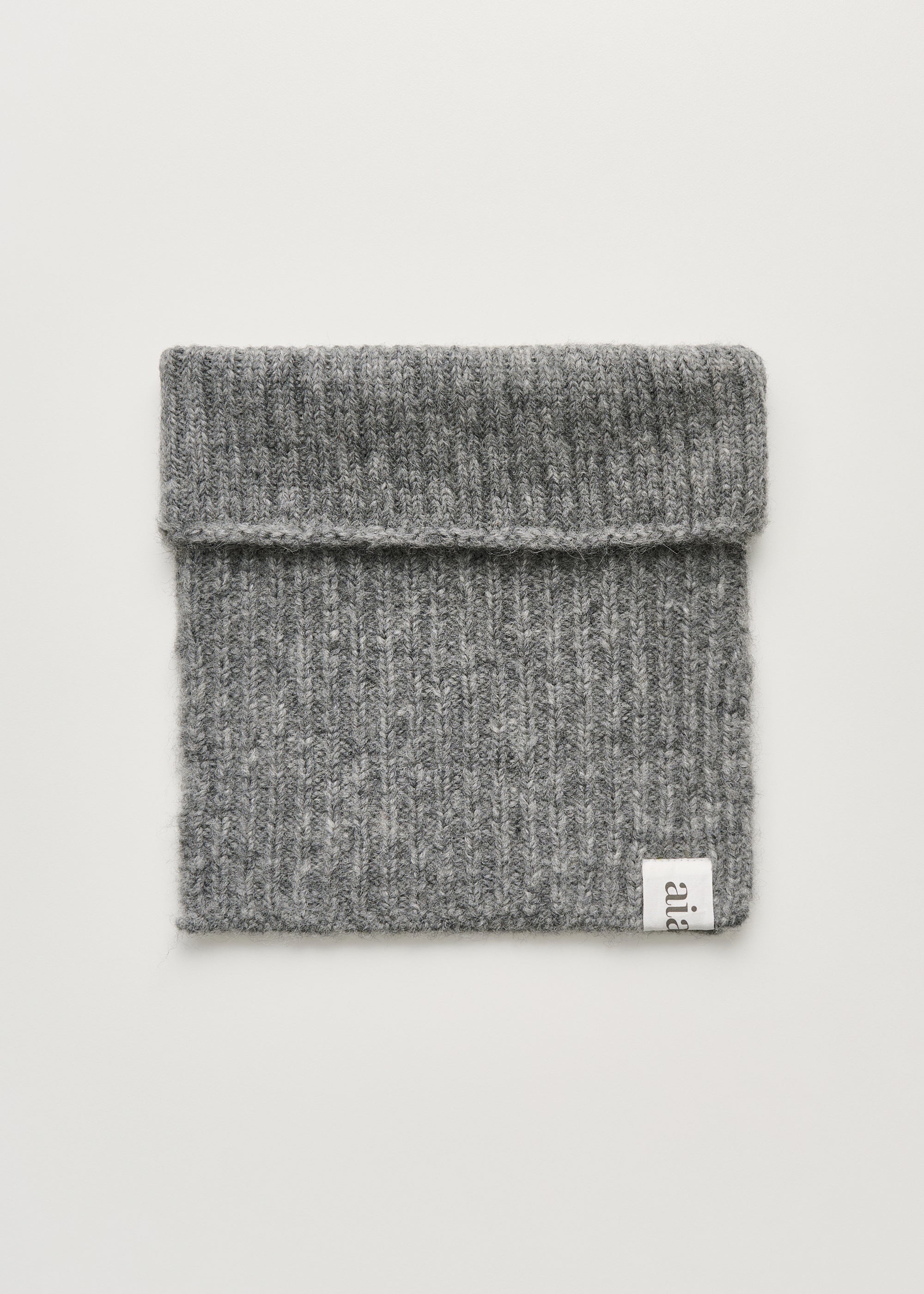 Nellie neck warmer – llama | Pure light grey Scarf aiayu