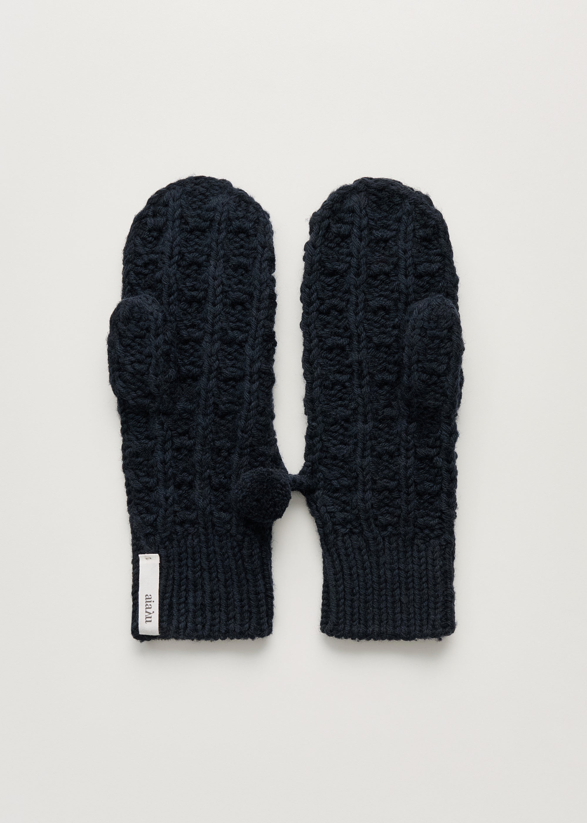 Oponi mittens – highland wool | Black navy Mittens aiayu