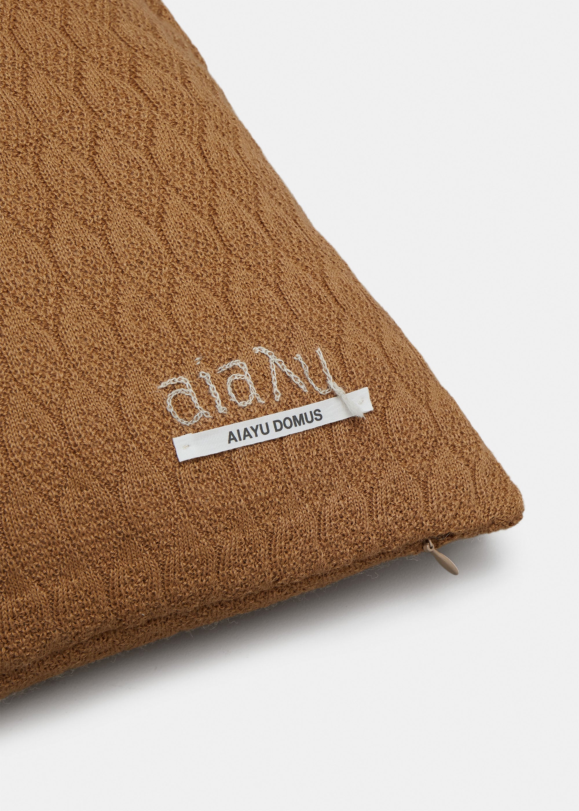 Raul llama wool pillow - 50x50 | Nutmeg