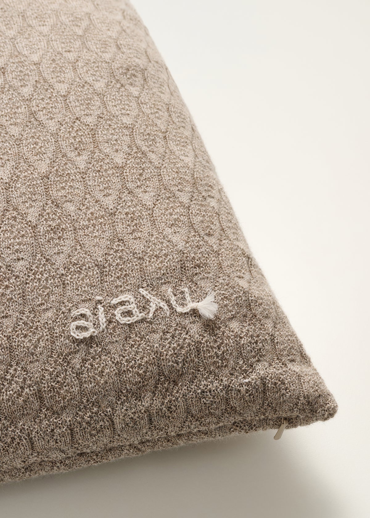 Raul classic – 50x50 | Pure nougat melange aiayu.com