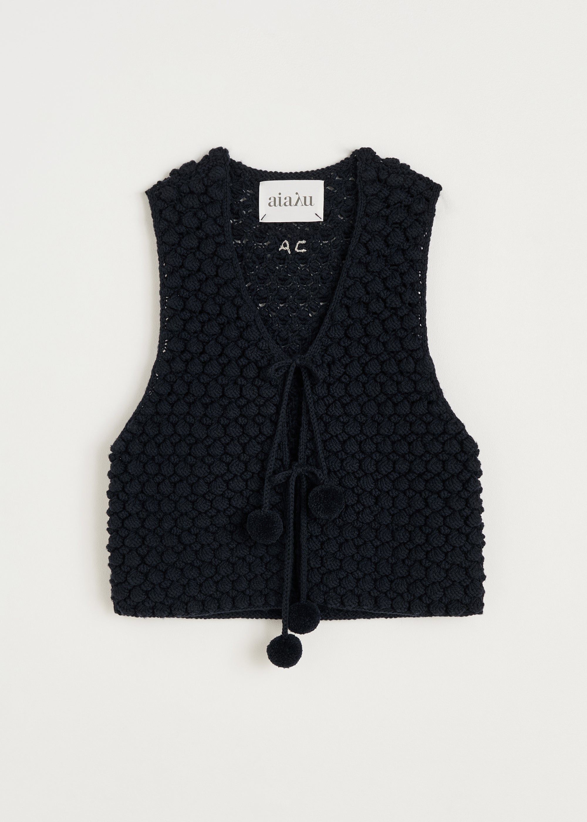 Ravi vest – highland wool | Black Navy Vest aiayu