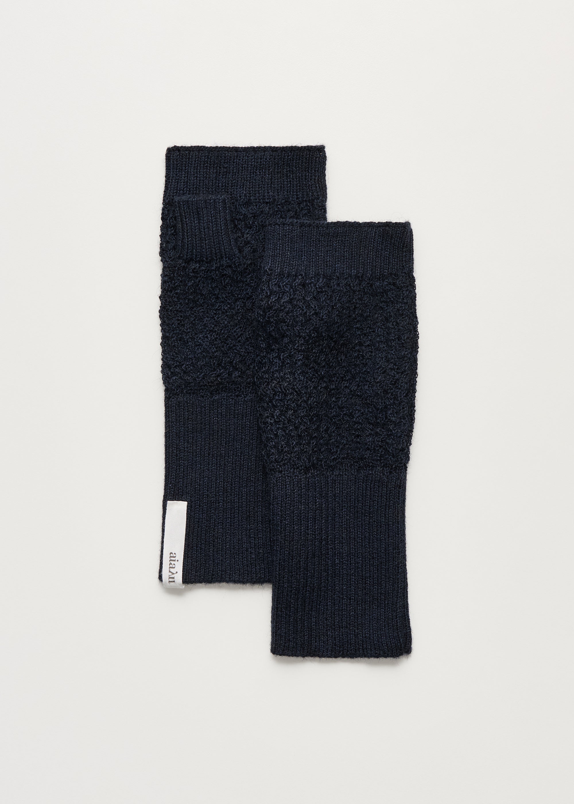Sandy mittens – pure llama | Nero Navy Mittens aiayu