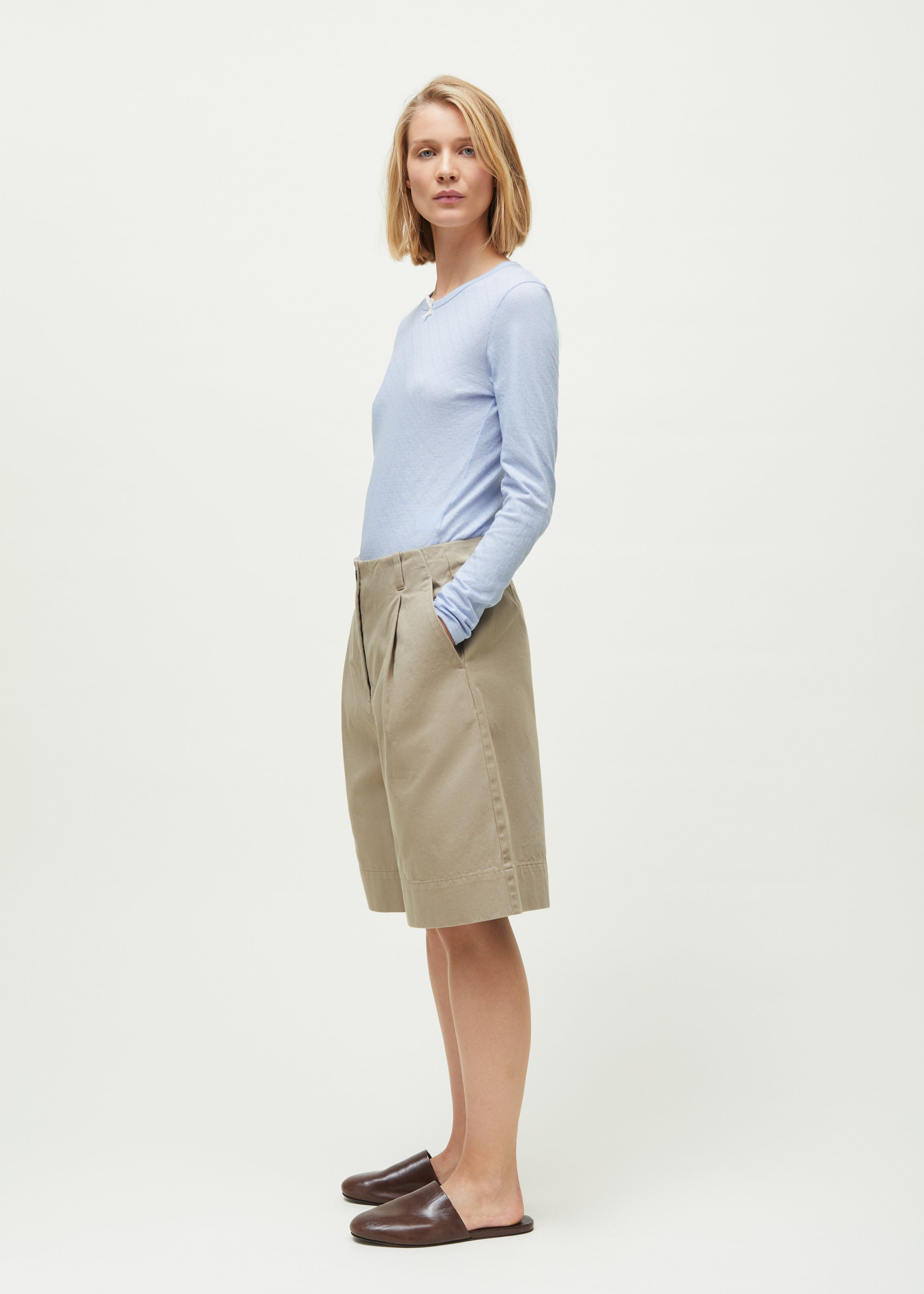 The model's height is 177 cm and is wearing size M.